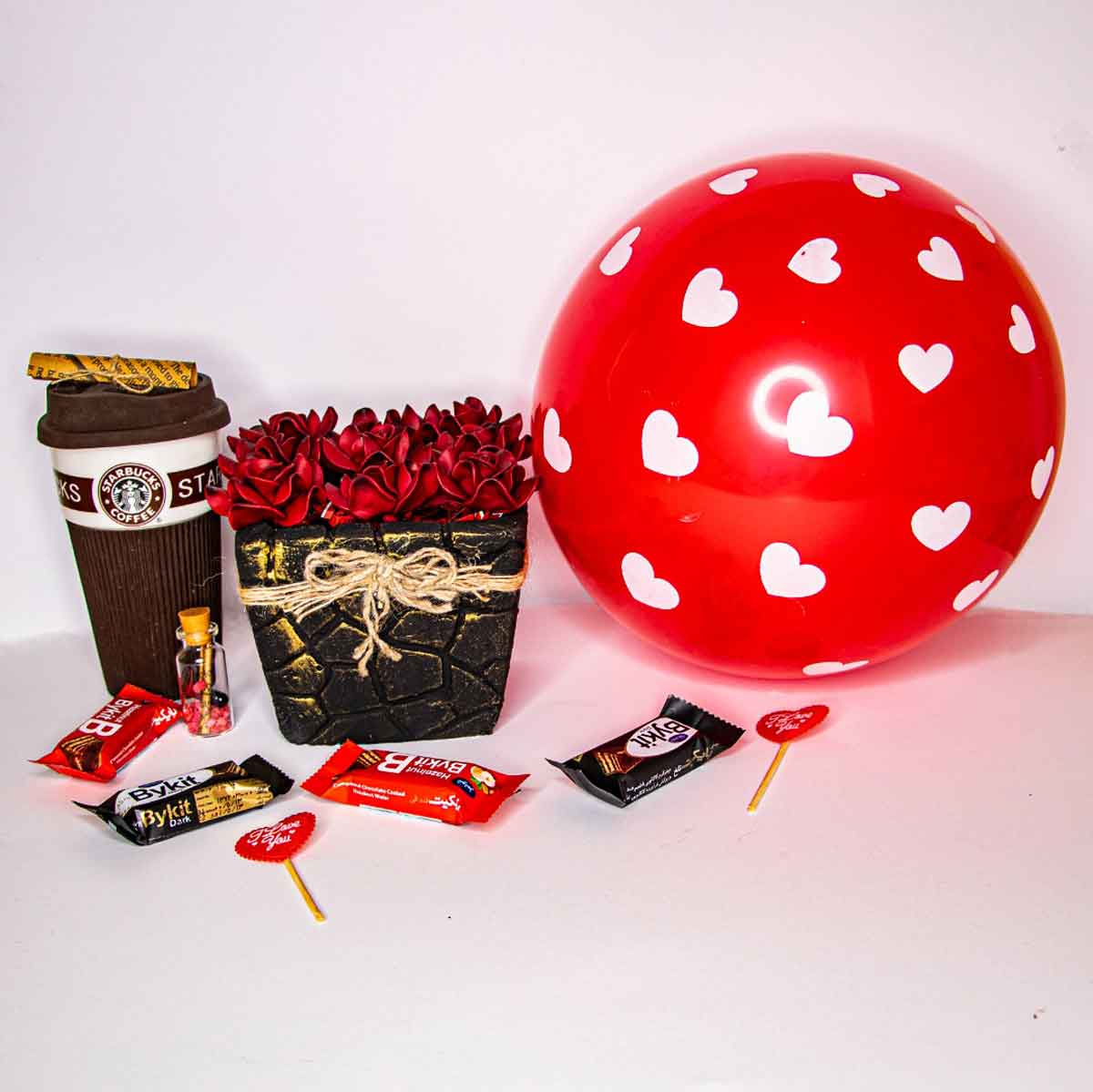 هدیه گلدان کادویی گل رز بتنی